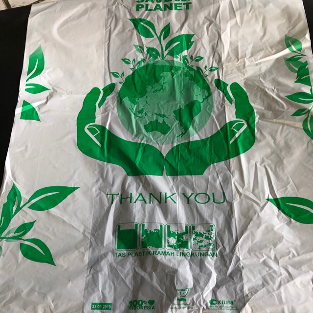 

Plastik ramah lingkungan terbuat dri oxium uk : 29 x 48 . 1 pak isi 50 lembar.