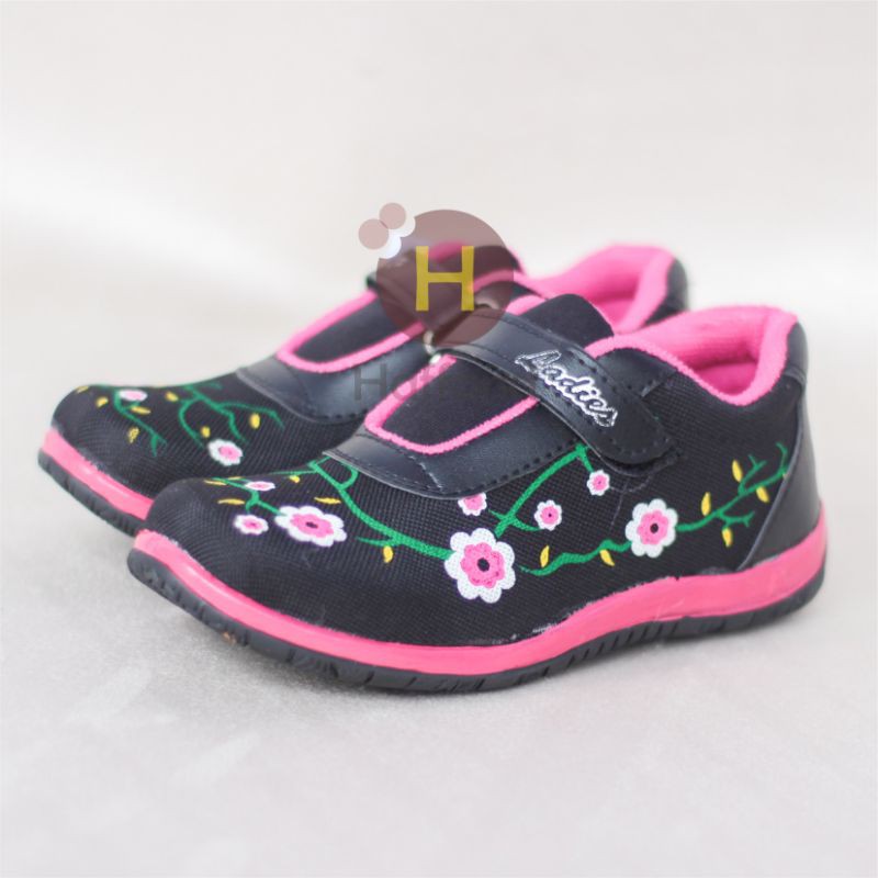 Sepatu anak perempuan sekolah tk dan sd lucu motif bunga bg-01