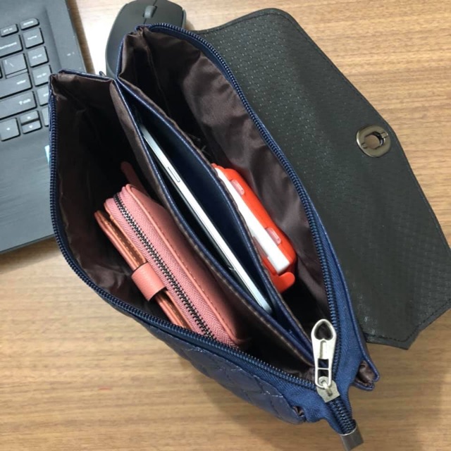 READY STOCK CORINNE CLUTCH