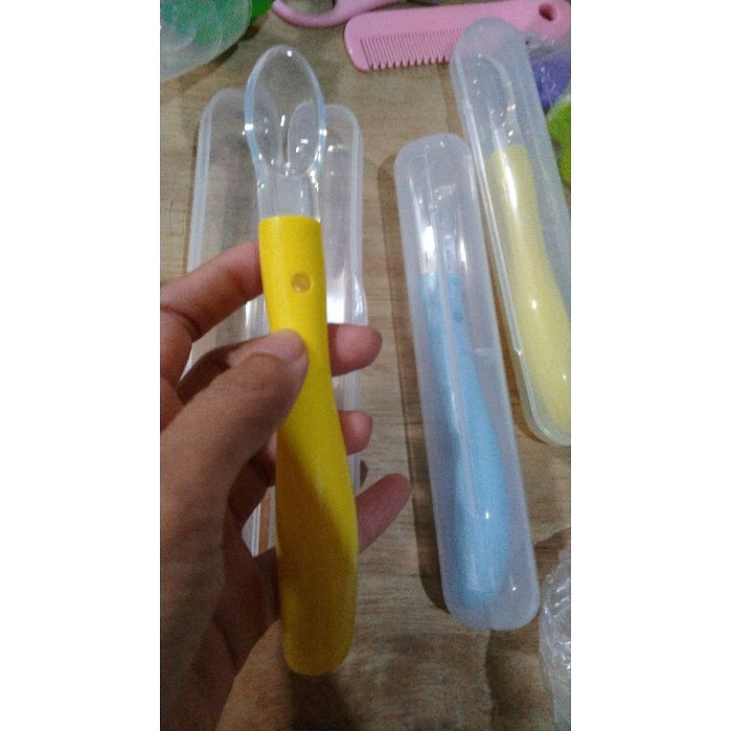 COD peralatan mpasi bayi (sendok /slaber /empeng buah/gigitan bayi)-sendok silikon