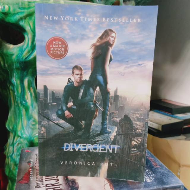 Divergent-Veronica Roth