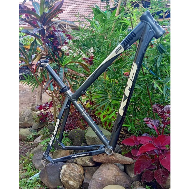 Frame sepeda MTB merk KHS Alite 2000 made in USA set seatpost batang super ringan alloy frame size 1