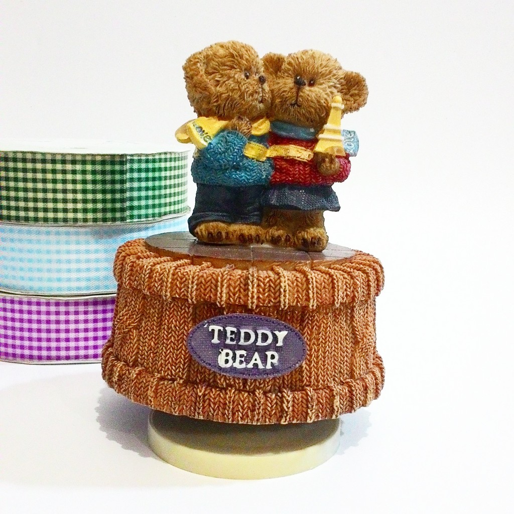 

Music Box -Couple Paris