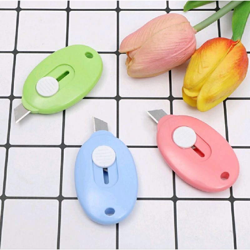 Cutter Mini Portable Bentuk Oval Mini Cutter Polos Travel Kit Pemotong Kertas Paper Cutter Lucu