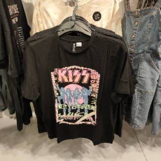 new arrival kaos  metallica nirvana shawn mendez ramones 