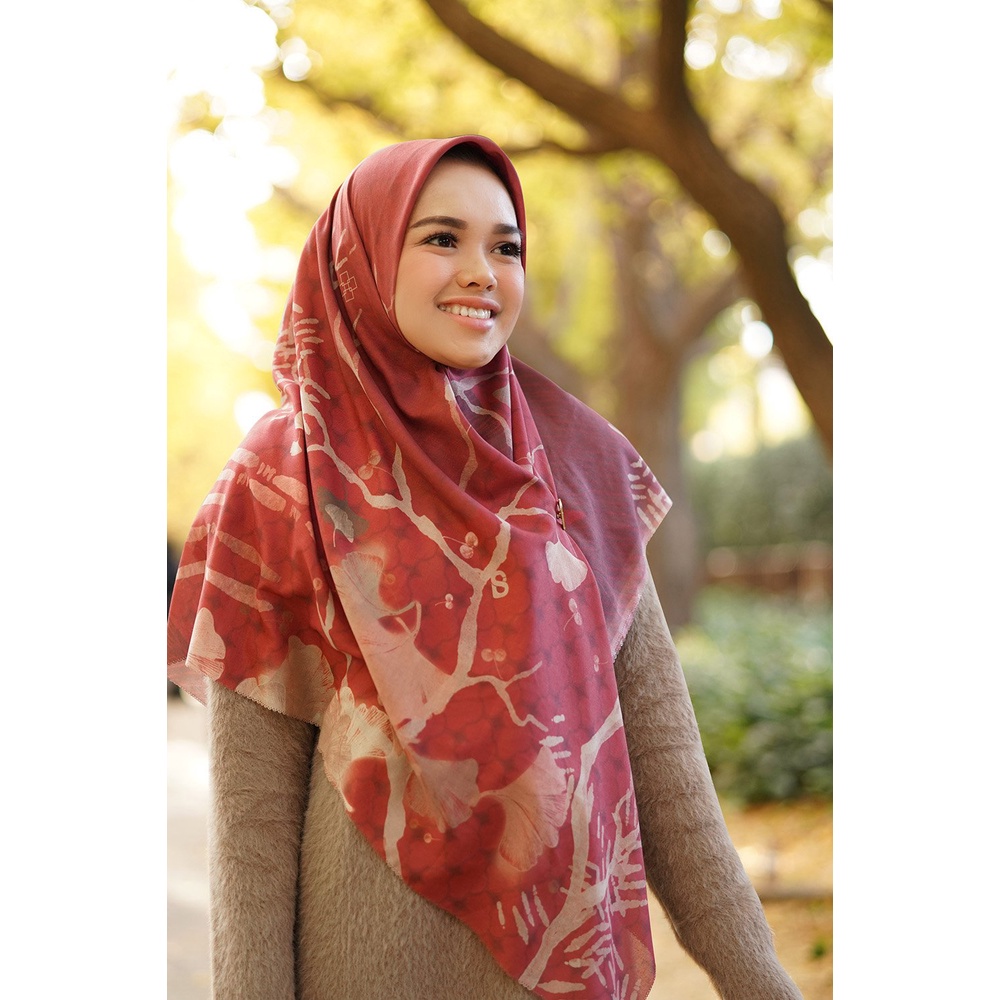 Ginkgo Square XL in Red Bean Voal