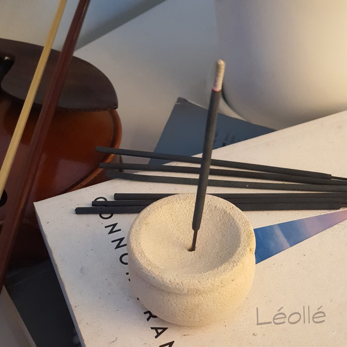 Leolle Incense holder kwali white stone small (ZDIHRS03)