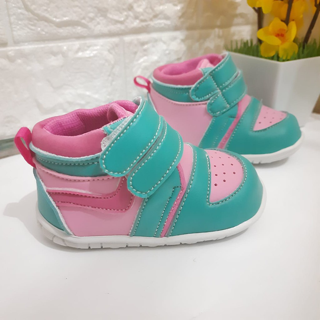 [TAMAN SEPATUKU] SEPATU TRENDY MURAH SNEAKER ANAK TOSCA PINK 1 2 3 TAHUN SOL BUNYI CIT-CIT GAX06