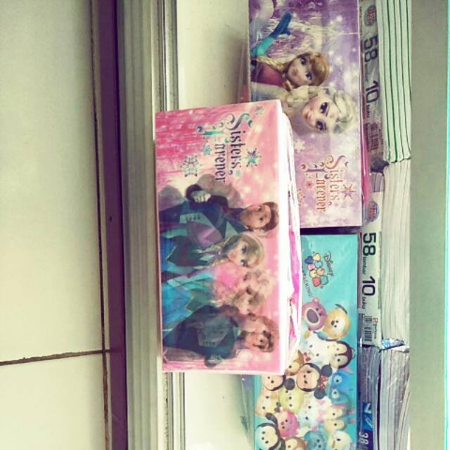 

Kotak pensil kode 3D