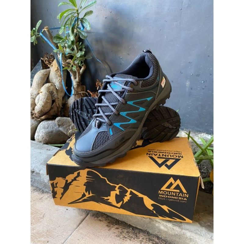 SEPATU HIKING OWEN PREMIUM