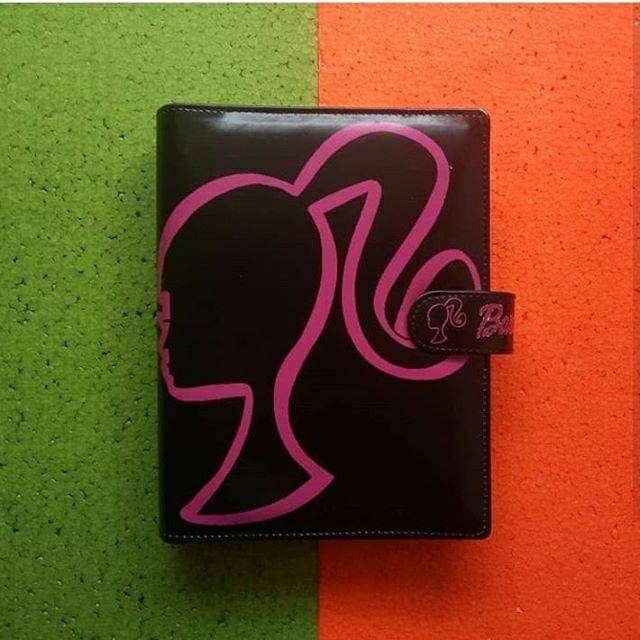 

BINDER BARBIE BLACK