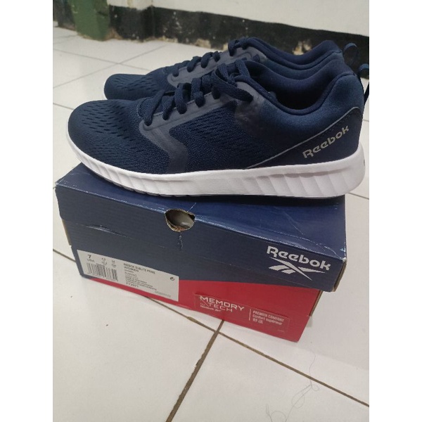 reebok wanita