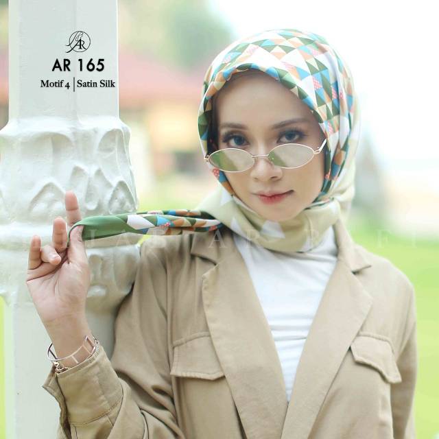 AR 165 MOTIF 4 SATIN SILK