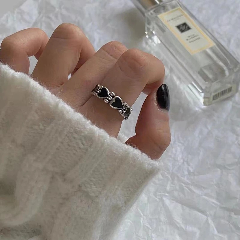 Cincin Model Terbuka Adjustable Desain Hati Gaya Retro Untuk Wanita