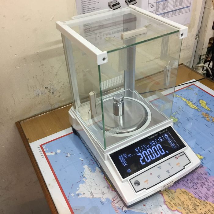 Timbangan Digital Laboratorium Analitik Emas Berlian Bubuk Obat GH 2202 2200g 0.01g