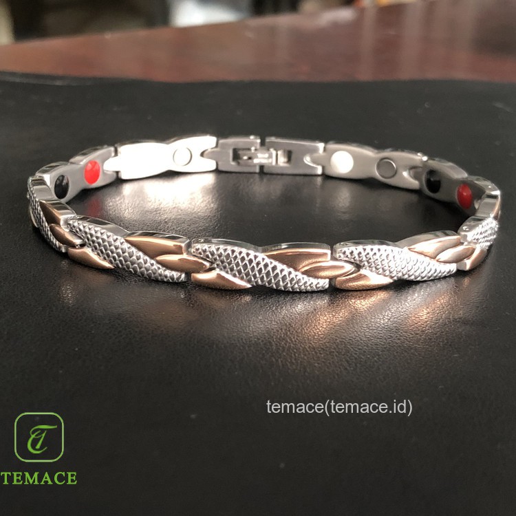 pipi Gelang Pria / Wanita Desain Anime Attack on Titan Shingeki no Kyojin untuk Hadiah Natal