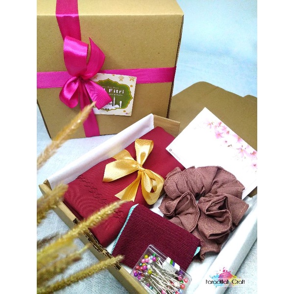 Hampers / kado Hijab Azara Voal Pinggiran Laser Cut