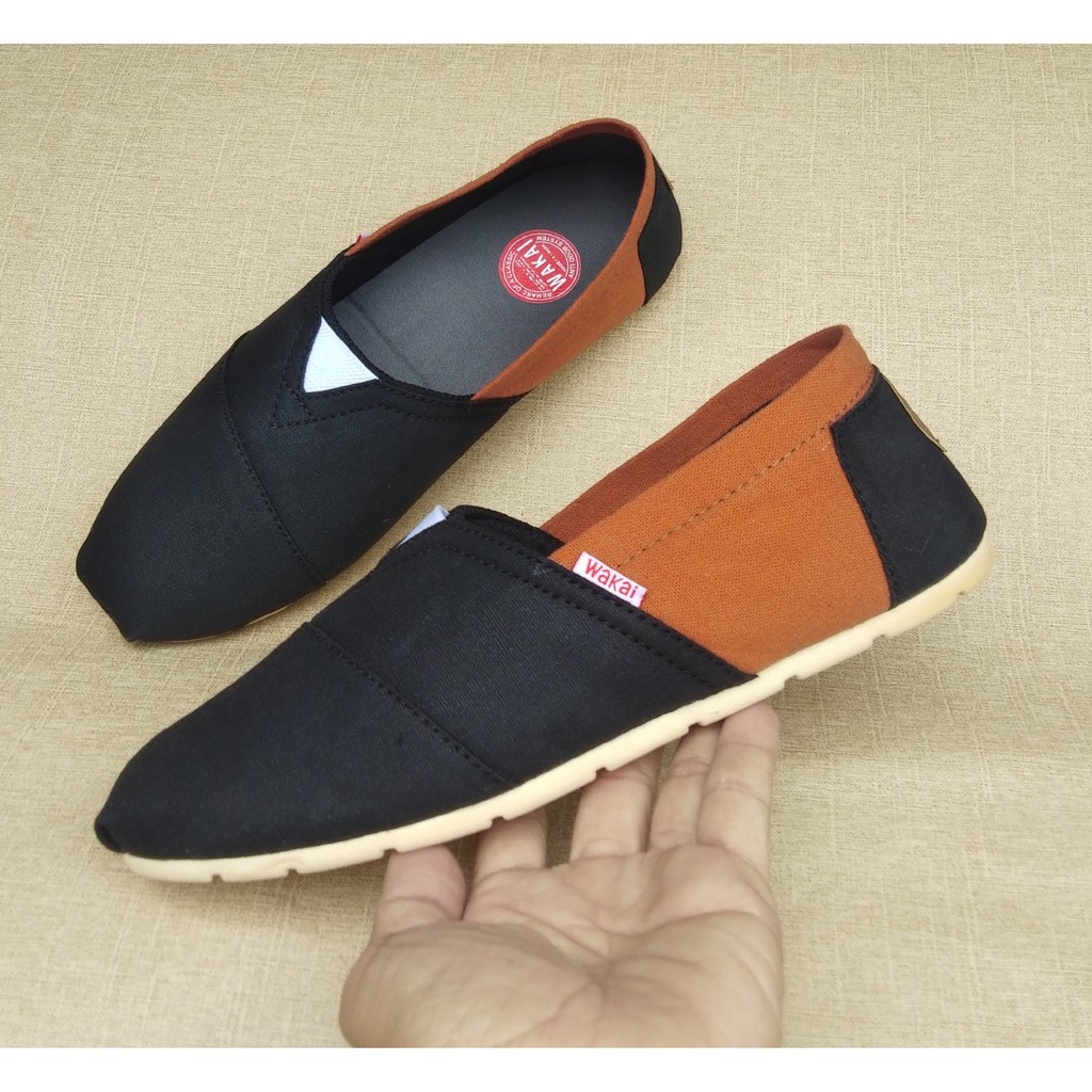 Sepatu slip on pria dan wanita wakei hitam tan.sepatu santai.sepatu kasual.sepatu hijabers