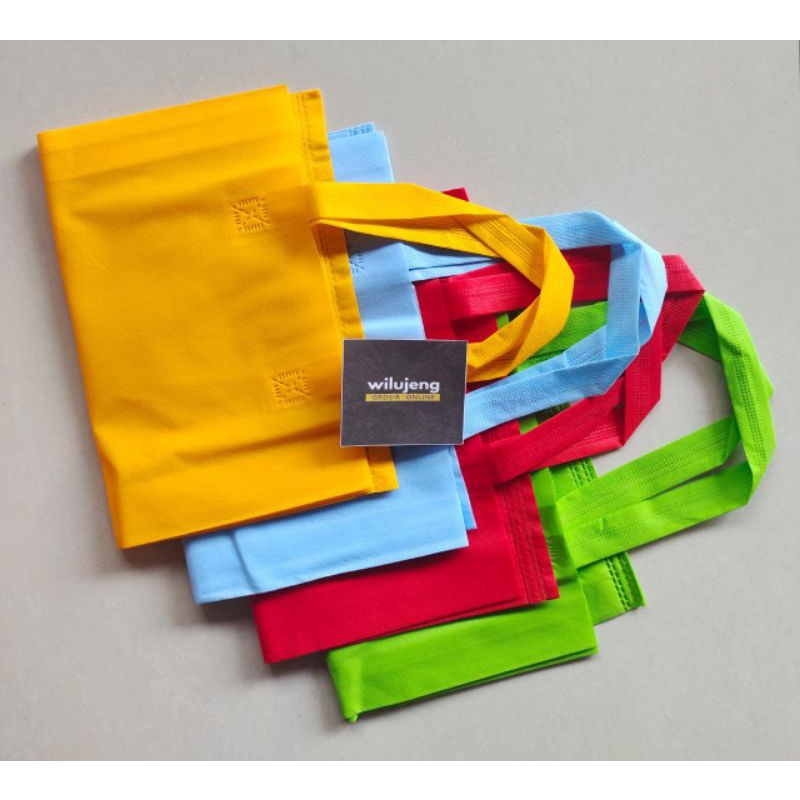

Tas Kain Spunbond Kiky Polos 30x40x7.5cm (pak)