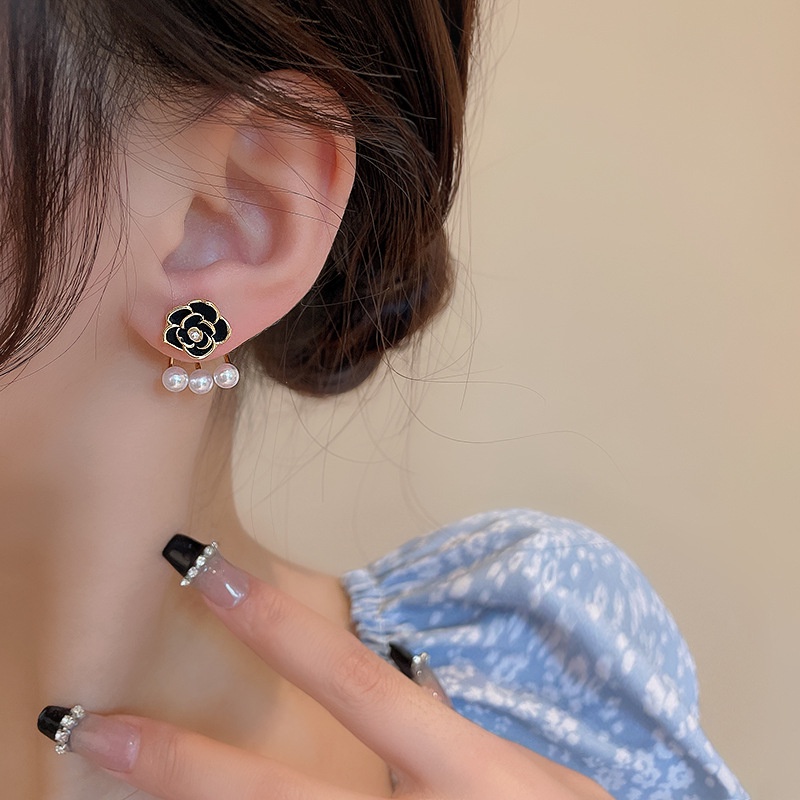Anting Tusuk Desain Bunga Camellia Bahan 925 silver Aksen Mutiara