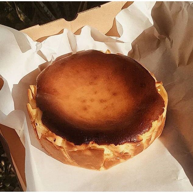 

Basque Burnt Cheesecake D14 whole cake