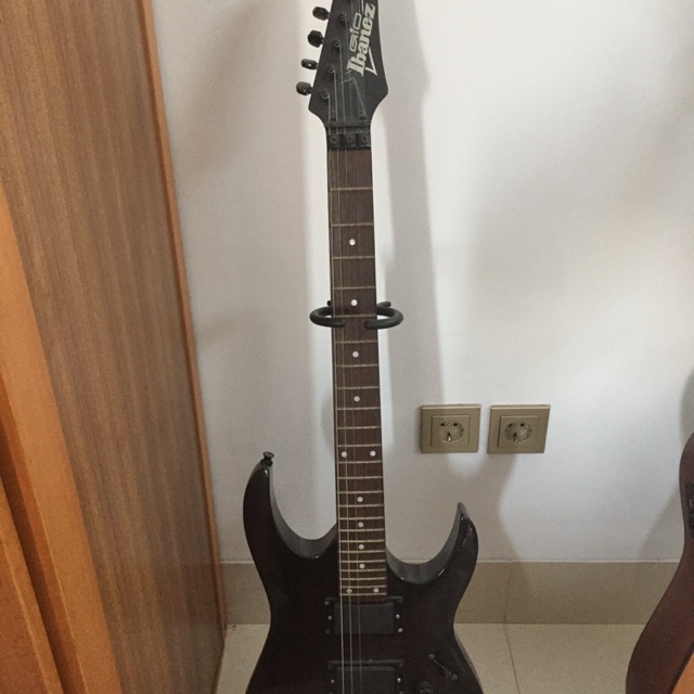Gitar elektrik merk Ibanez GRGA22FM. Bonus Sound effect gitar listrik dan Stand gitar dan Tuner stem