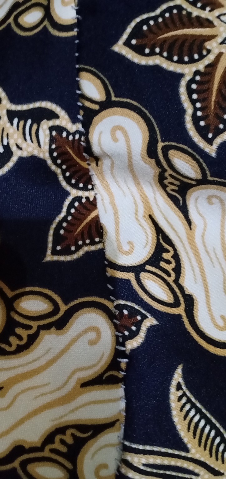 Kemeja Batik Pria Batik Semi Sutra Berfuring 100%  Tidak Luntur