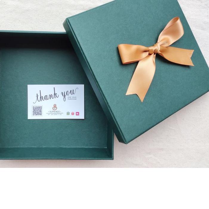 

● KOTAK KADO/GIFTBOX Sajadah muka, hijab +FREE PITA uk. 17.5 x 17.5 x 5 cm ⅎ