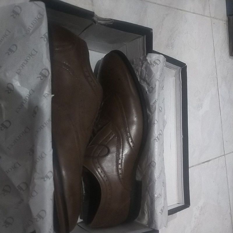 sepatu pria merk diorucci
