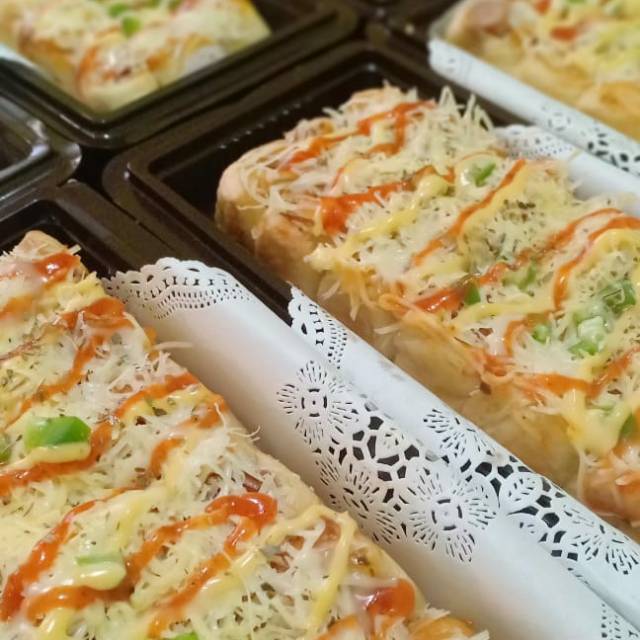 

PIZZA ROLL FROZEN hanya bisa dipesan untuk wil JABODETABEK