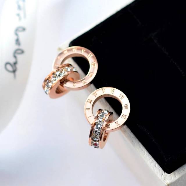 Anting Titanium Anti Karat Wanita Korean Style Bulan Cincin Angka romawi Mata Putih