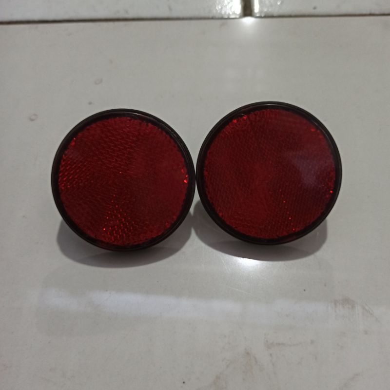lampu reflektor tanduk belakang Toyota Avanza tahun 2010