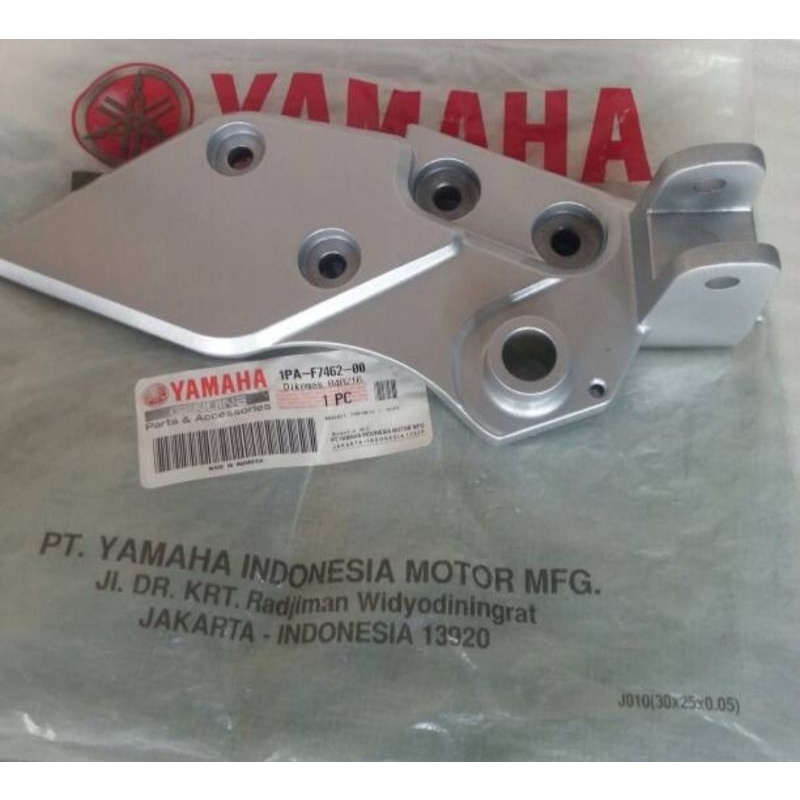 BRACKET BREKET DUDUKAN FOOTSTEP STEP INJAKAN DEPAN KANAN VIXION NEW NVL ASLI ORI YAMAHA 1PA F7462 00