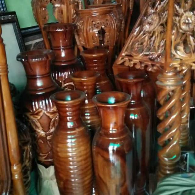 Pot bunga dari kayu jati