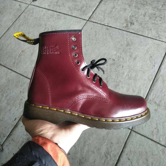 100% KULIT ASLI SEPATU BOOT KULIT SAPI ASLI DOCKMART 8HOLE MAROON IMPORT