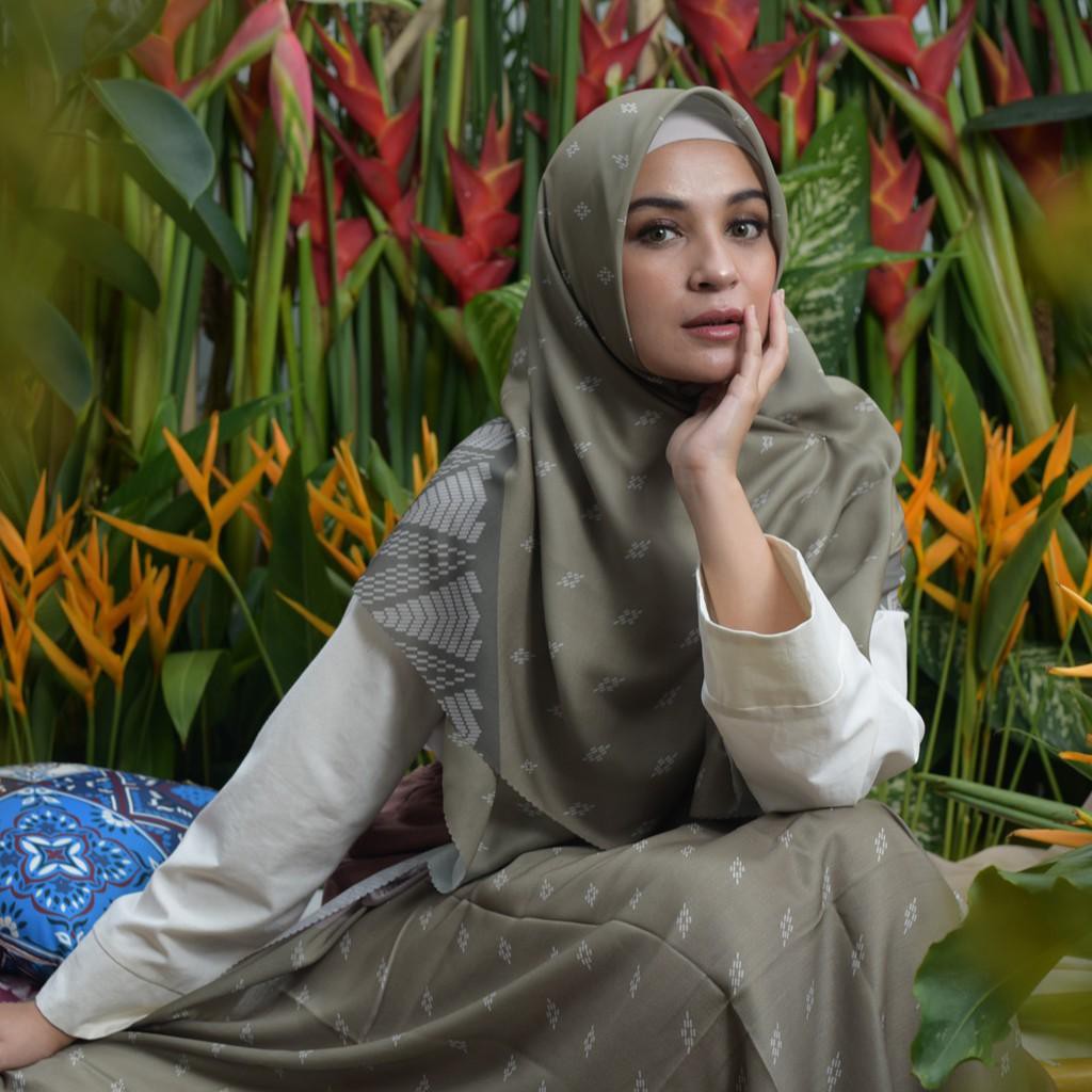Shireen Sungkar by Social Scarf SS 170 Premium Scarf