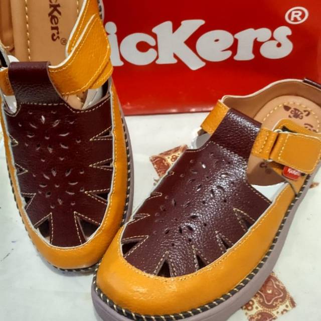 Sandal cewek kulit asli kickers murah
