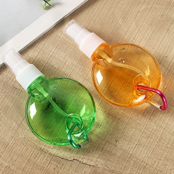 1pc Botol Semprot Bulat Bahan Plastik Warna Acak Dengan Gantungan Kunci Untuk Pelembab Wajah
