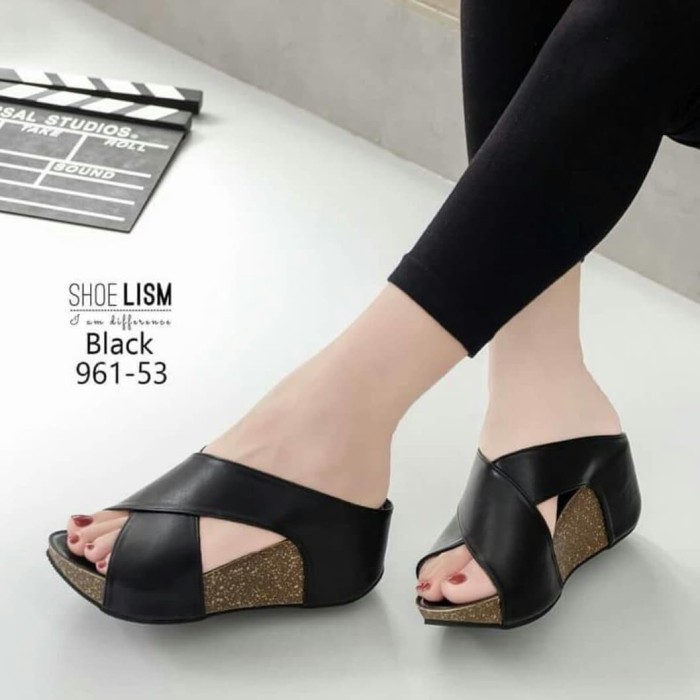 Sepatu Wedges Ala Korea Kekinian Bahan Kulit Nyaman Elegan Casual WI977 Sandal Wedges Af24 Hitam - H