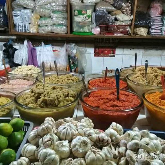 

Bumbu giling tradisional khas rempah-rempah Indonesia