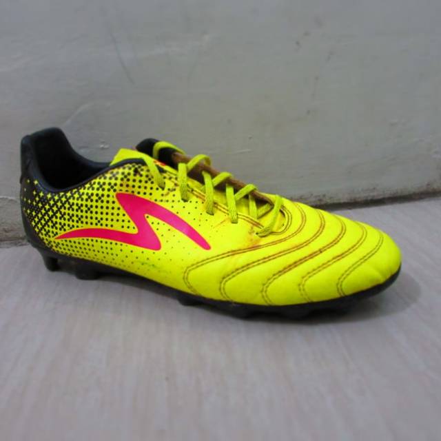 Sepatu bola SPECS STARDUST 19 FG (BEKAS)