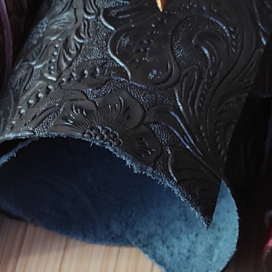 Kulit Sapi jenis EMBOS BATIK BUNGA