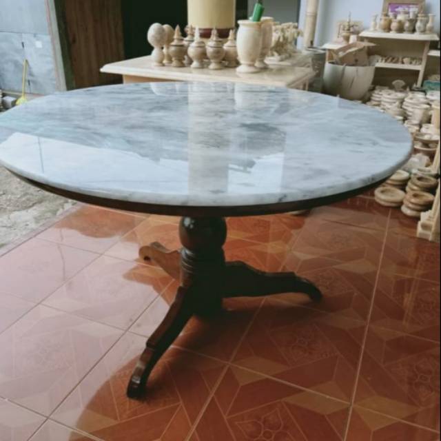 Meja makan batu carara variasi kaki kayu khas Tulungagung