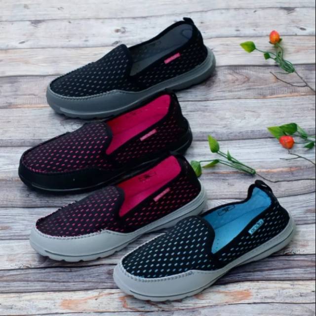 Sepatu slip on wanita Ando