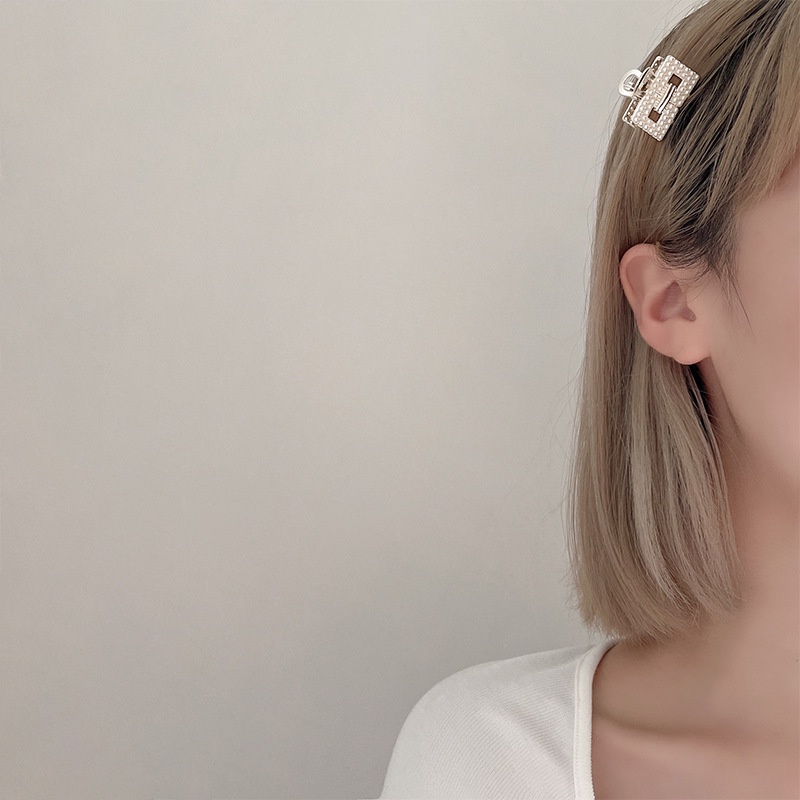 Jepit Rambut Aksen Mutiara Untuk Perempuan