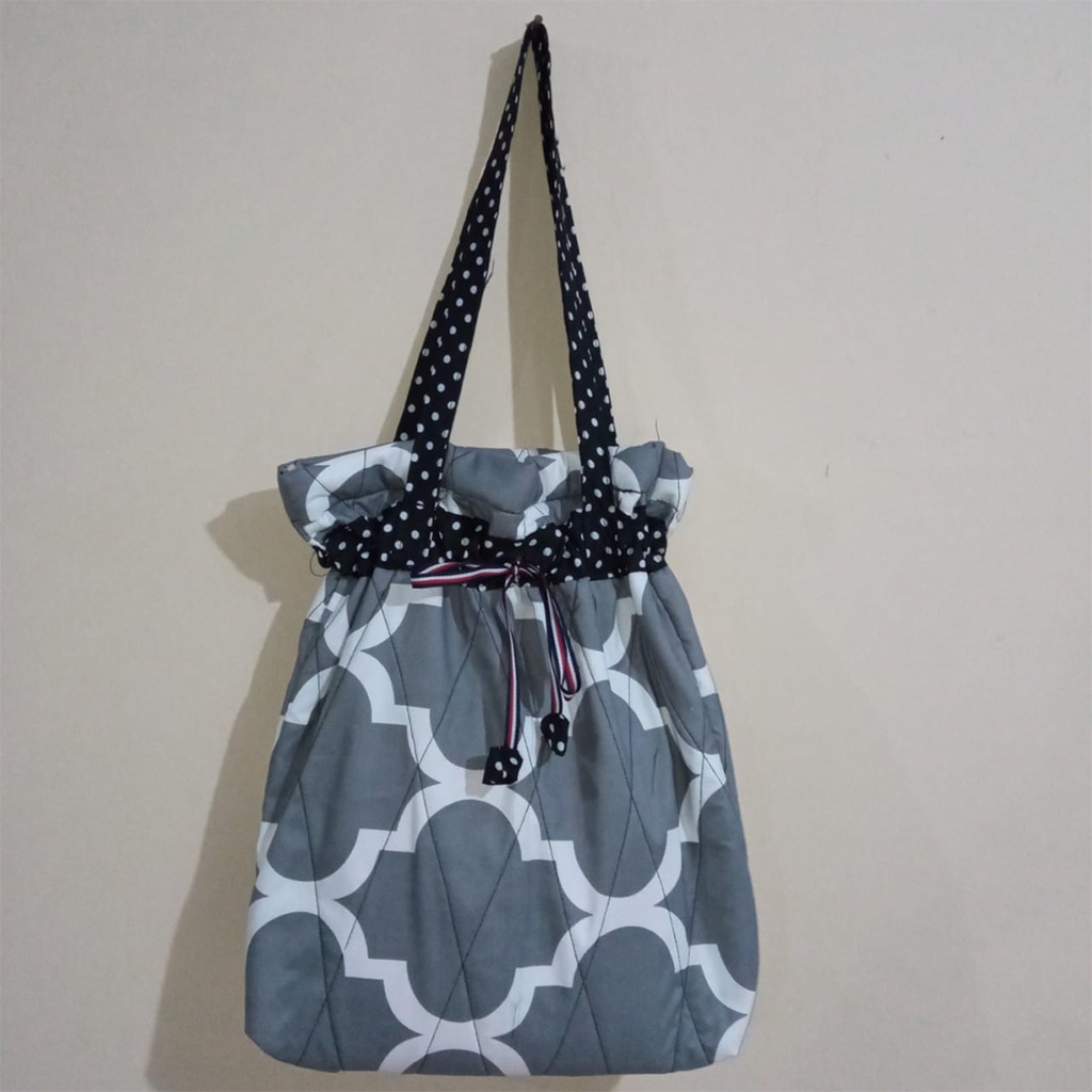 Totebag Tas Wanita Bahan Kain Katun Dilapisi Busa Model Serut Tanpa Resleting Aneka Motif Aesthetic Bunga Batik Abstrak