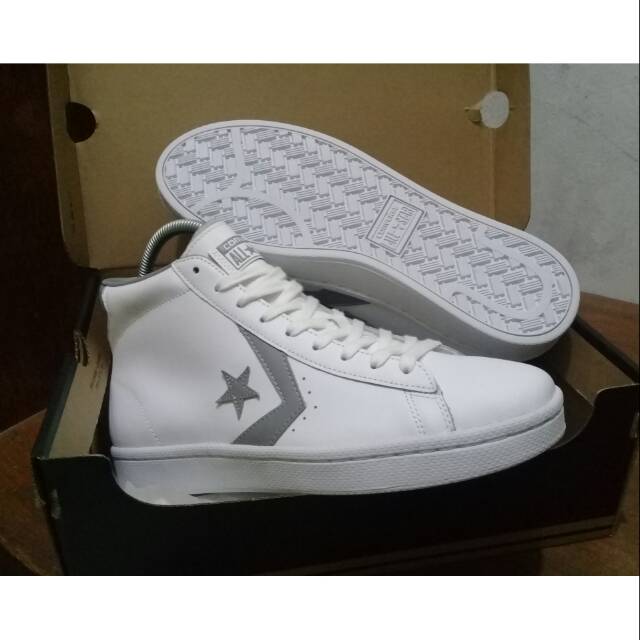 sepatu converse size 43 PL pro leather kulit 76 mid 157718C putih original