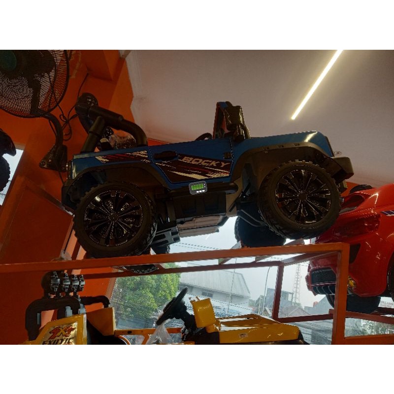 Mobil Aki anak Rocky