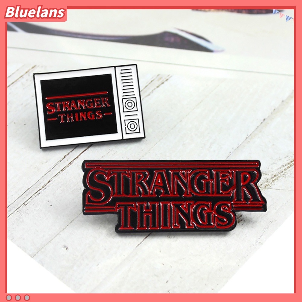 Bluelans Pin Bros Lencana Desain Kartun TV Tulisan Inggris Stranger Things Untuk Dekorasi Pakaian