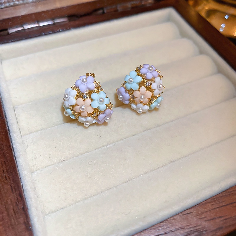 Anting Desain Bunga Aksen Mutiara Bahan Zircon